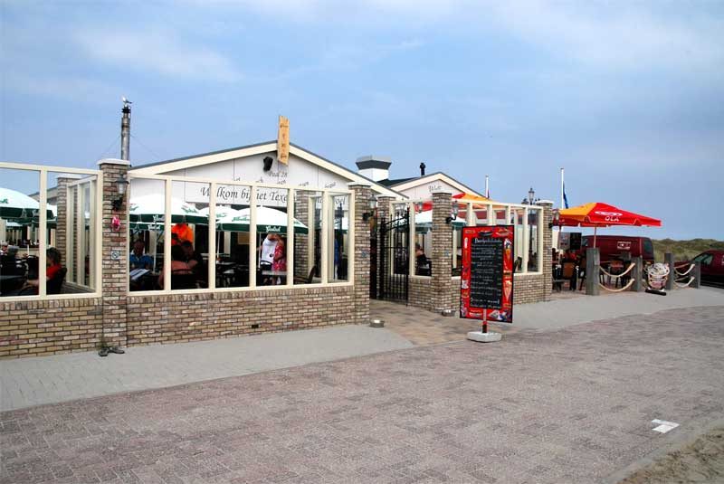 Alle jaargetijden het Texelse strandgevoel! U vindt ons in de noordkop van Texel, nabij De Cocksdorp. Onze keuken is de hele week geopend vanaf 12.00 uur tot 21.00 uur. Het restaurant is geopend vanaf 09.30 uur voor een heerlijke kop koffie met echte Texelse appelgebak. U bent van harte welkom!